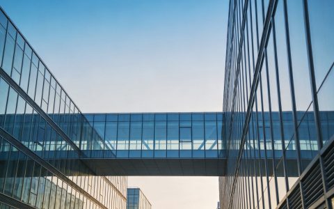 企业建站用模板还是定制？2026年最新选择建议